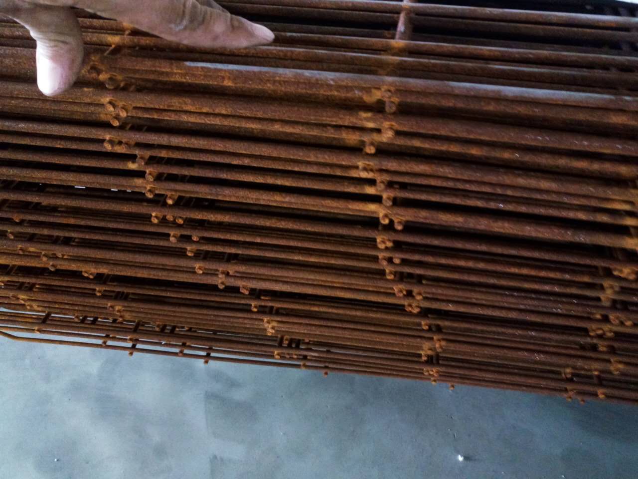 2017年發往大連的381懸鏈拋丸機安裝調試完畢